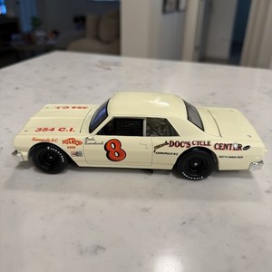 DALE EARNHARDT #8 Doc’s Cycle Center 1st Asphalt Win 1964 1/24 NO BOX