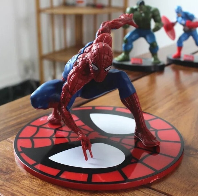 Jouet collection Spiderman avec finitions soignées pour vitrine Avengers