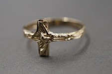 10K Solid Yellow Gold Diamond Cut Sideway Cross Jesus Christ Band Ring. Size 7