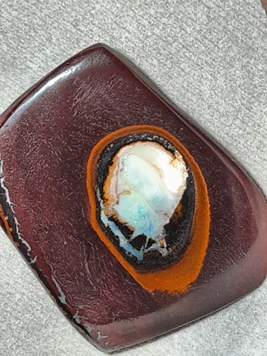 Boulder Opal aus Queensland, poliert, 72ct