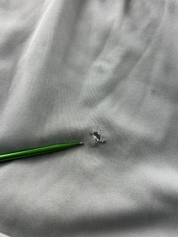 Pantalones de béisbol Under Armour auténticos grises para hombre talla XL elásticos a rayas azules Foto 2 de 4