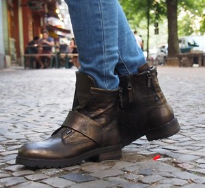 frye stanton moto boots