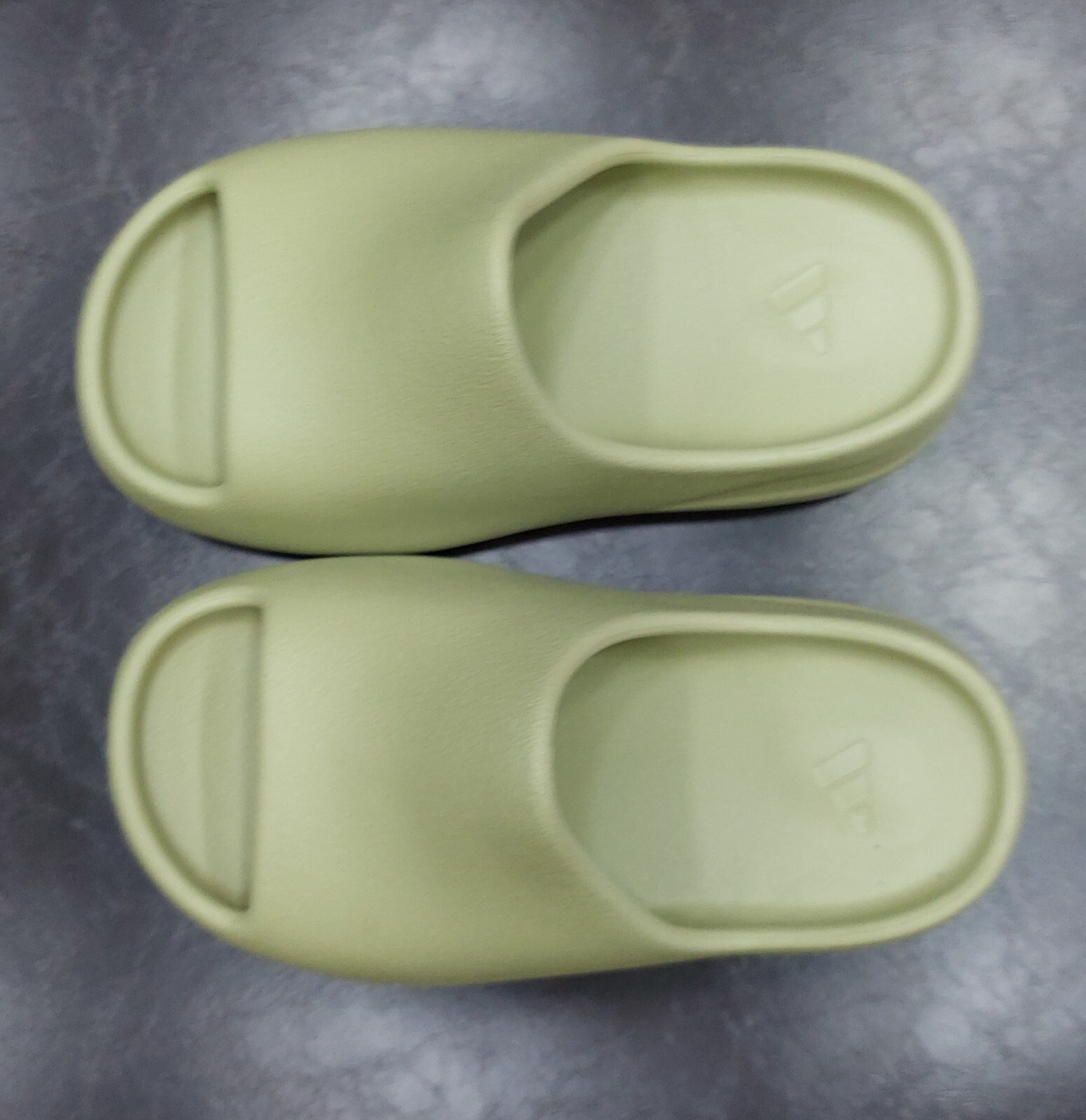 adidas Yeezy Slide Resin (2022) (Kids) fz5903 SZ us 11K uk 11K eur 29 Brand New thumbnail 3