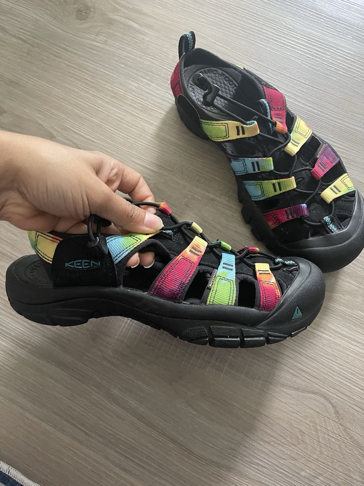 Sandali Keen donna taglia 8 5 Newport H2 sandalo impermeabile scarpa tinta unita arcobaleno usati in ottime condizioni