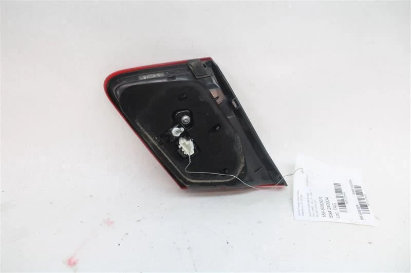 2014 Mercedes-Benz E350 TRUNK LID MOUNTED TAIL LIGHT LAMP Right 1327848 - Image 2 of 4