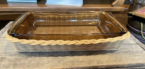 Vintage Pyrex 232-N Amber Baking Dish 13x9 w/ Original Wicker Basket Carrier