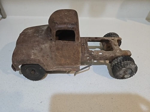 Rusty Tonka Jeep Pick-Up Truck Vintage Pressed Steel Toy
