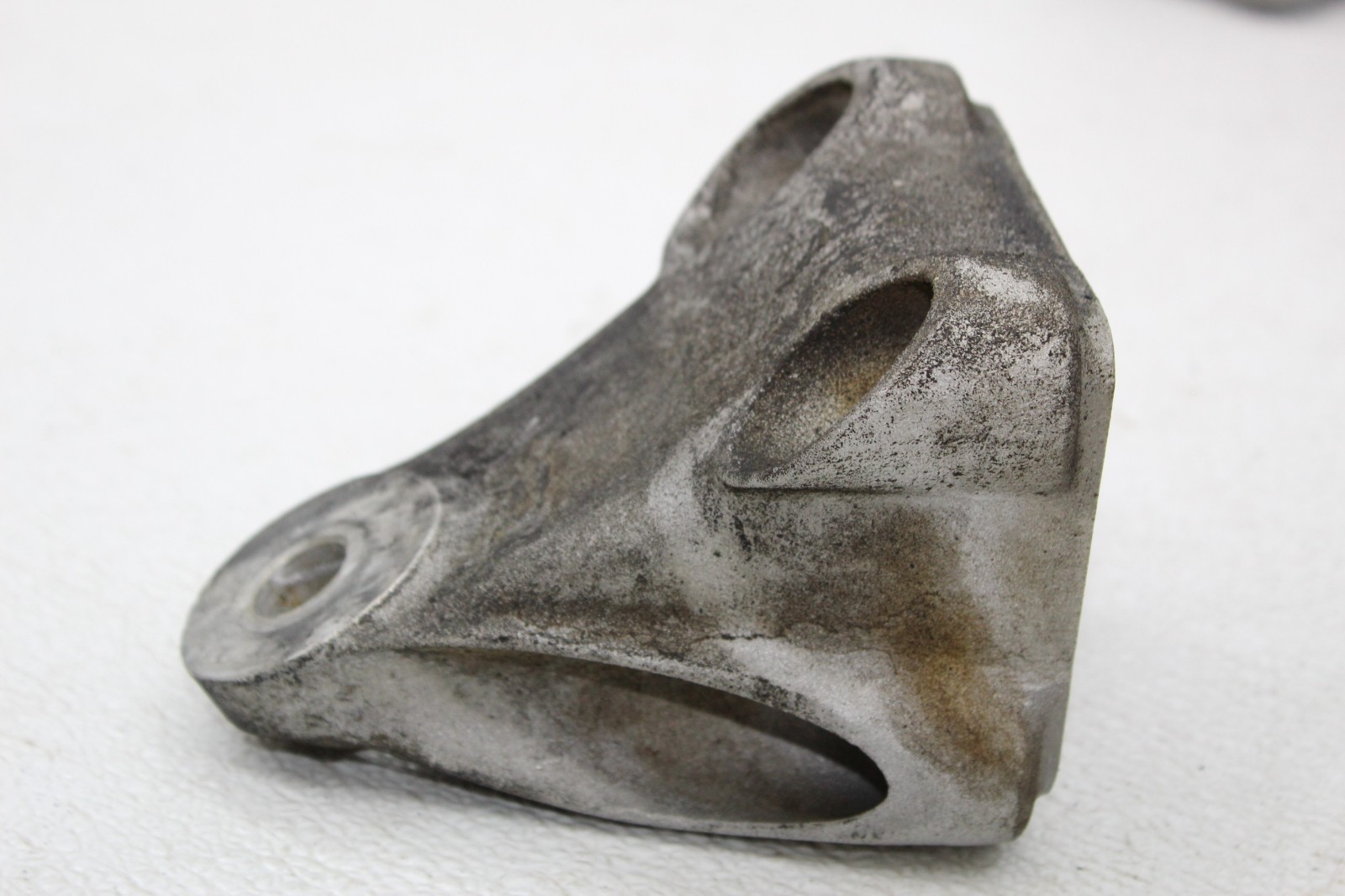 99-01 FERRARI 456 M RIGHT SIDE ENGINE MOTOR MOUNT BRACKET