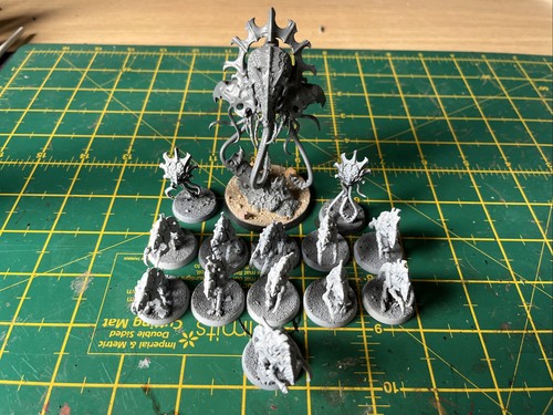 WARHAMMER40K Tyranid Neurotyrant and 2 Neuroloids with Bases With Neurogaunts