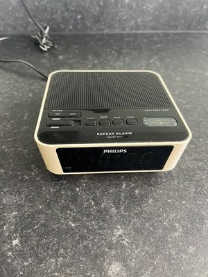 Philips Dual Alarm Auto Tune FM Radiowecker - Weiß (AJ3112/05)