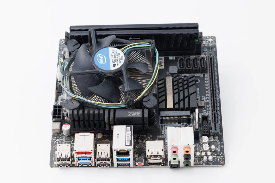 Placa madre evga z97 stinger - CPU Intel Core i7 Haswell - CPU CORSAIR 16 GB DDR3 RAM Foto 3 de 4