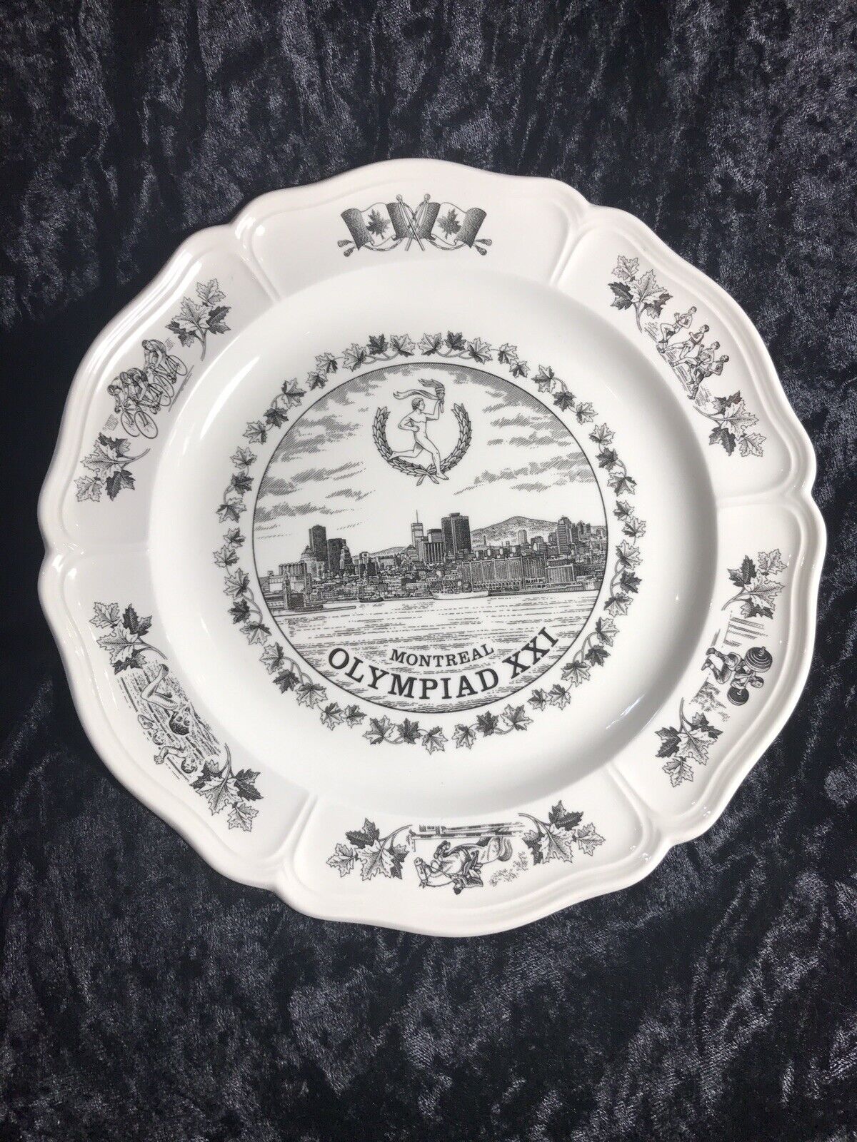 Wedgwood Collectors Plate XXI Olympiad Montreal Canada 1976 10.5” + Plate Wire