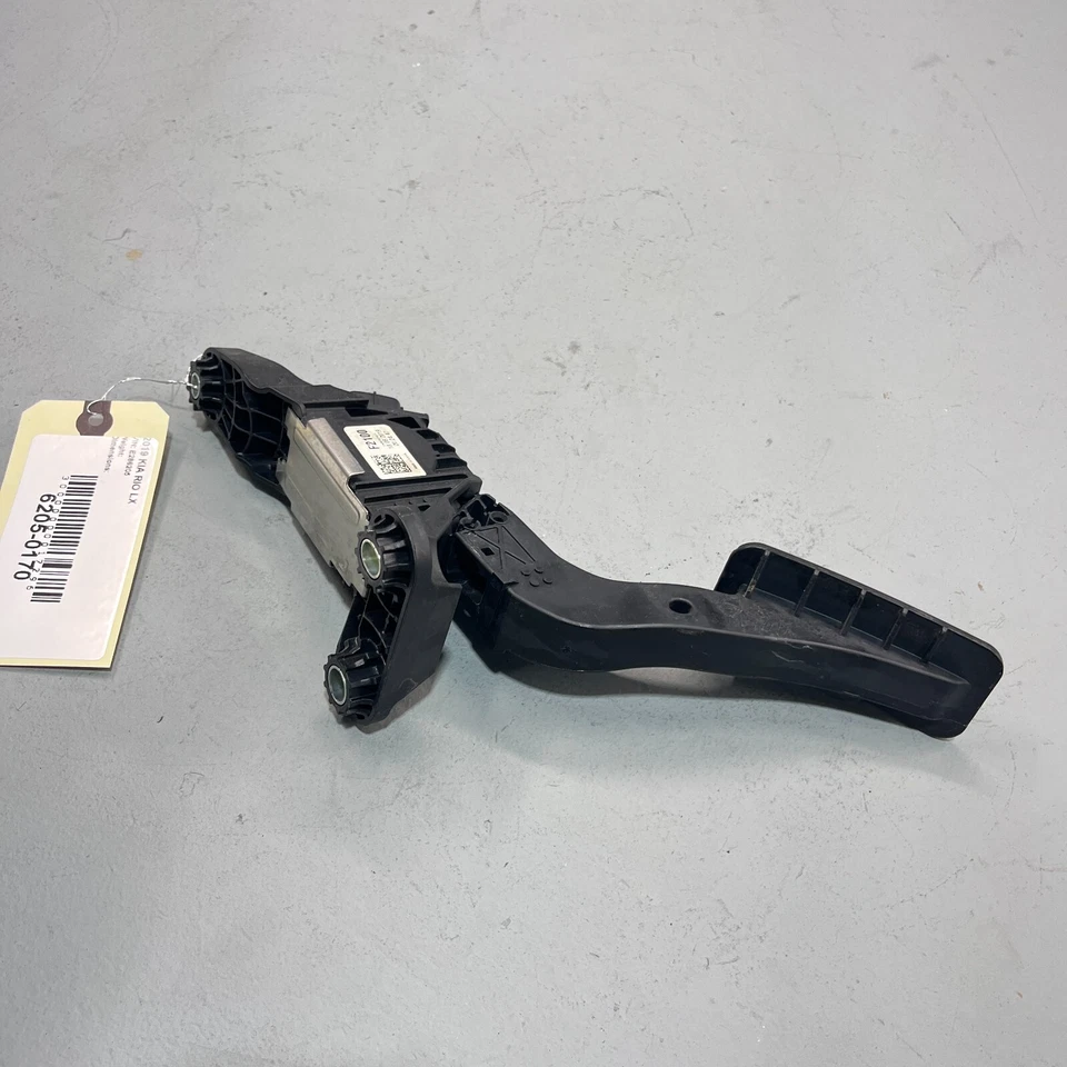 2018-2023 KIA RIO LX PEDAL ACCELERATE ASSEMBLY, RUBBER PAD OEM - Image 3 of 4