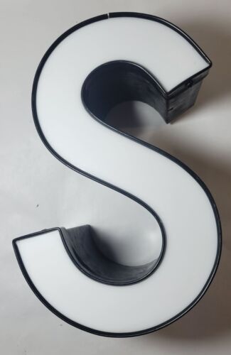 Lettre Métal "S" - Décor de vitrine - 11. 5 pouces grand blanc noir éclairé - non testé - Photo 1 sur 8