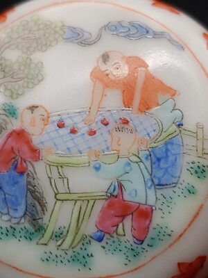 乾隆粉彩瓷开光人物鼻烟壶18th C Chinese Qianlong Famille Rose