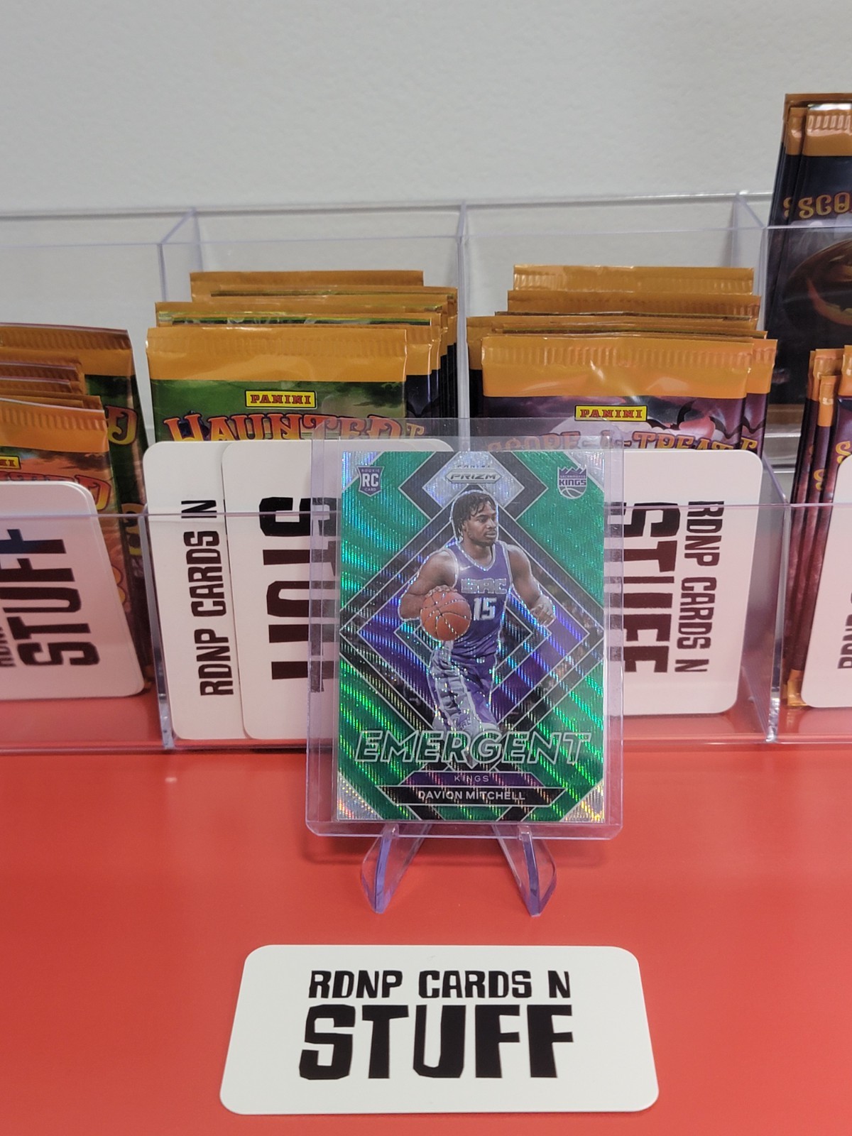 2021-22 Panini Prizm - Emergent Davion Mitchell #25 Green Wave Prizm