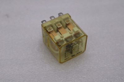 LOT OF 4 -- NEW OPEN BOX  IDEC RH4B-U Power Relay 220VAC STK H1528A