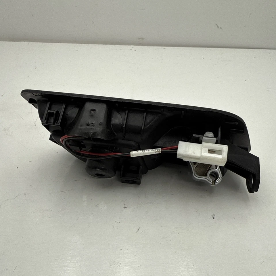 2015-2022 CHRYSLER 300 REAR LEFT SIDE INTERIOR DOOR PANEL HANDLE BEZEL TRIM OEM Foto 3 de 4