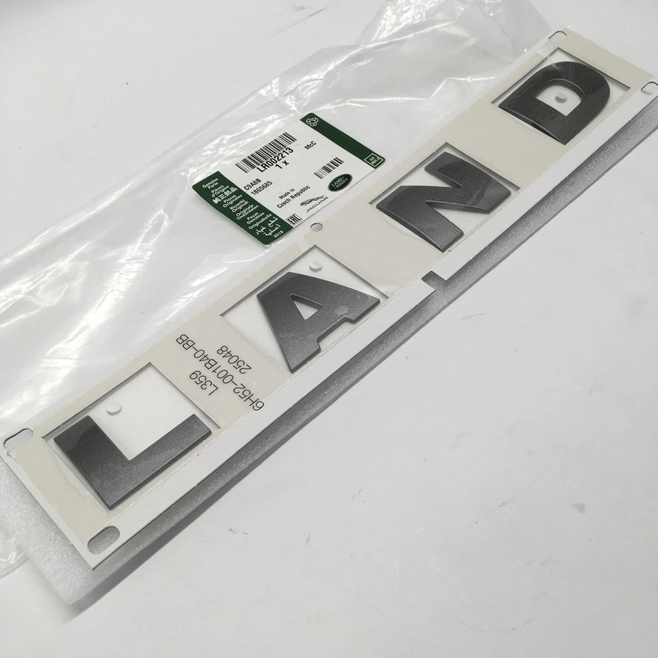 Land Rover Freelander 2 L359 2006-2014 emblema distintivo anteriore Land LR002213 originale - Immagine 2 di 4