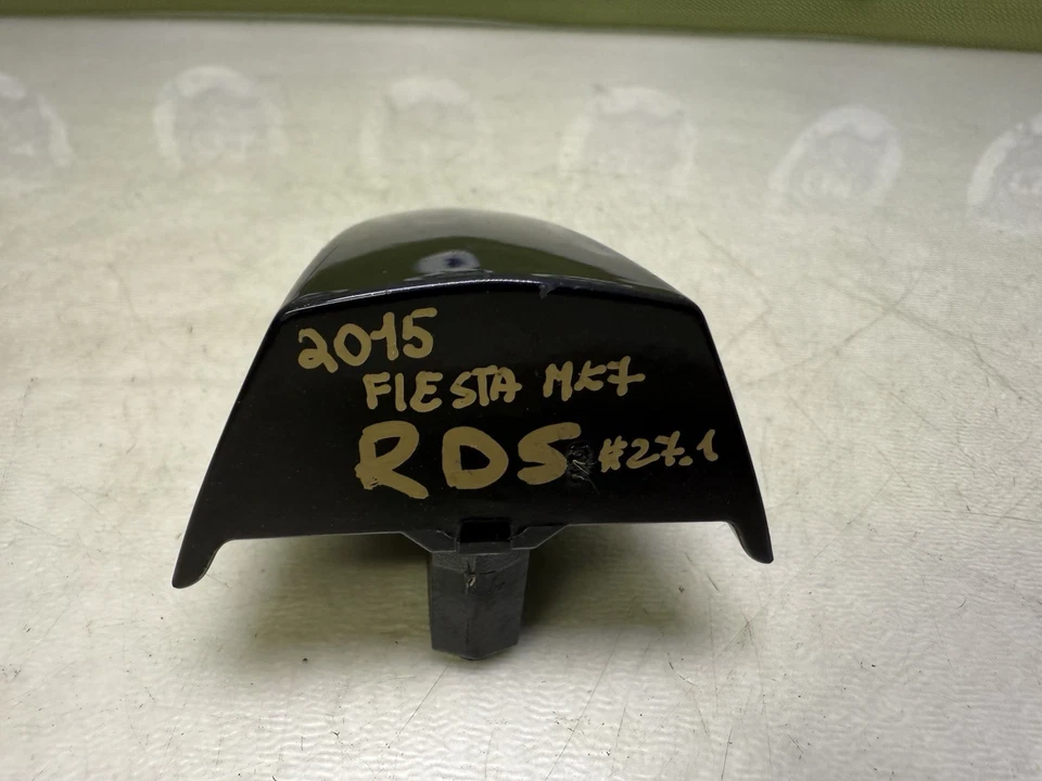 ✅️ Tapa de extremo de manija de puerta Ford Fiesta MK7.5 2015 lado del conductor trasero derecho •27.1 Foto 4 de 4