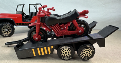 Vtg TONKA Jeep with Trailer & Dual Motorcycles | Retro 70's Toy