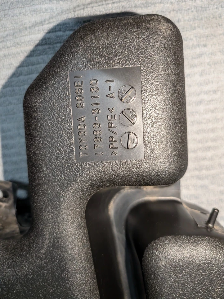 GENUINO TOYOTA 10-23 4Runner FJ Cruiser 4.0L RESONADOR DE ADMISIÓN DE AIRE 17893-31130 Foto 3 de 3