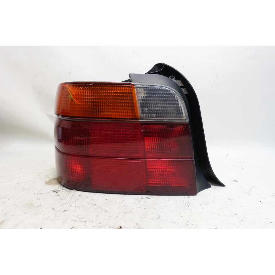 Luz trasera izquierda del lado del conductor BMW E36 318ti 1995-1999 dañada OEM Foto 2 de 4