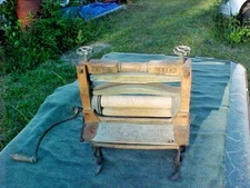 Antique ANCHOR Clothes Wringer HORSE SHOE Brand L.M. Lovell Mfg Erie PA Bicycle