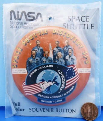 NASA BUTTON vtg Space Shuttle DISCOVERY / STS-51d MIP Walker Garn Seddon Bobko