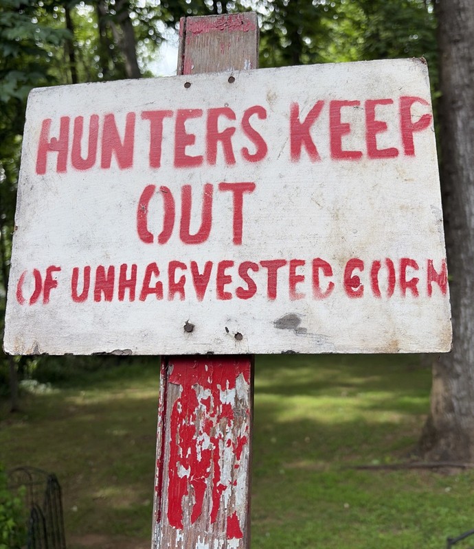 VTG Wooden HUNTERS KEEP OUT OF UNHARVESTED CORN Painted RED Folky Cottage Cabin