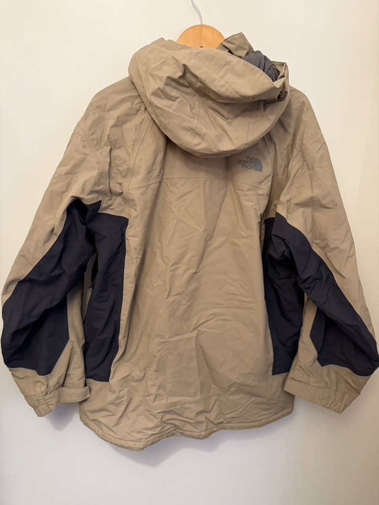 North Face Mens XL Hyvent jacket image 2
