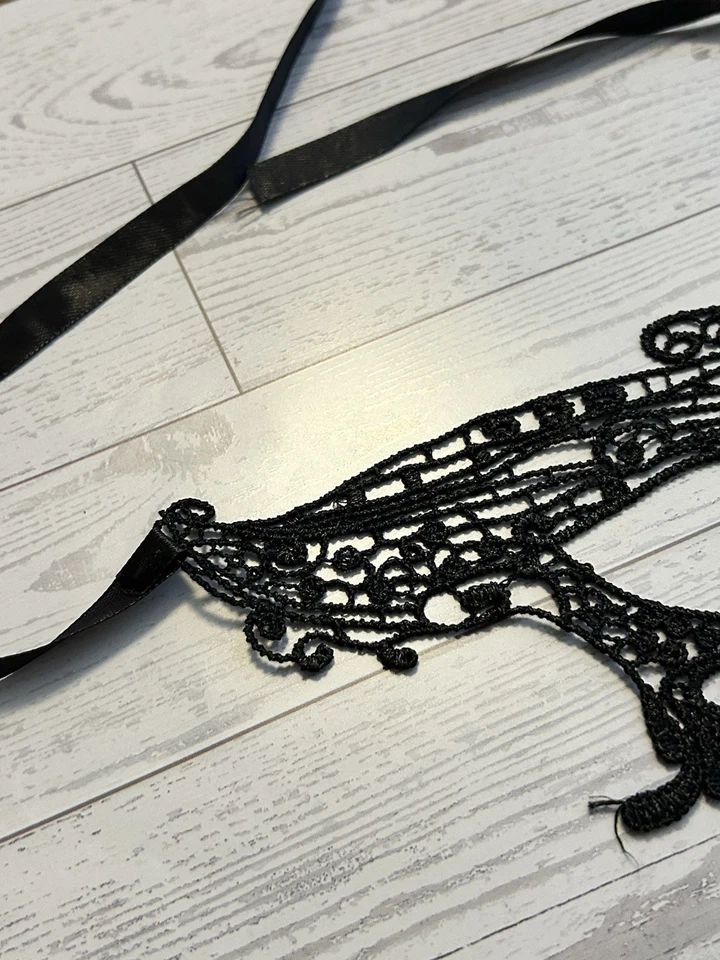 Elegant black LACE filigree masquerade mask NEW cosplay halloween Victorian - Image 4 of 4