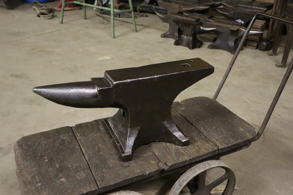 1916 EXCELLENT 125 lb. PETER WRIGHT BLACKSMITH ANVIL NO RESERVE - Image 2 of 4