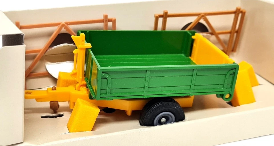 Britains 1/32 - Tipping Trailer With Bales etc 9565 For Model Farm Vehicles - Image 3 of 4