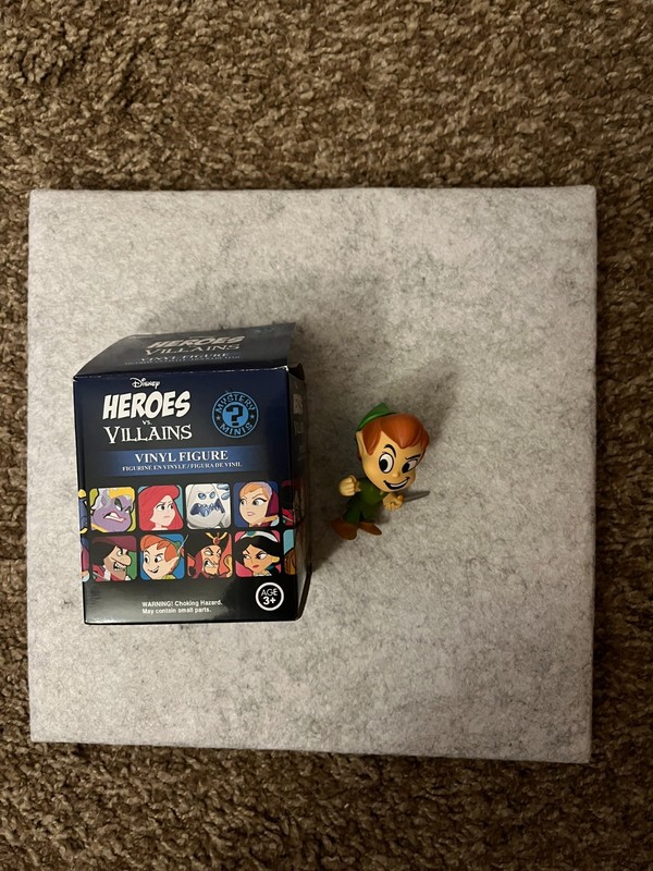Disney/Pixar/FUNKO HEROES vs. VILLAINS Vinyl Figure Mystery Minis *PETER PAN*