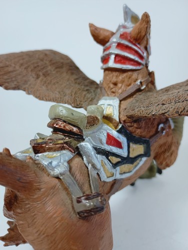 Figura de fantasía Papo Flying Griffin Gryphon 2010 con Birdman Rider. - Imagen 9 de 20