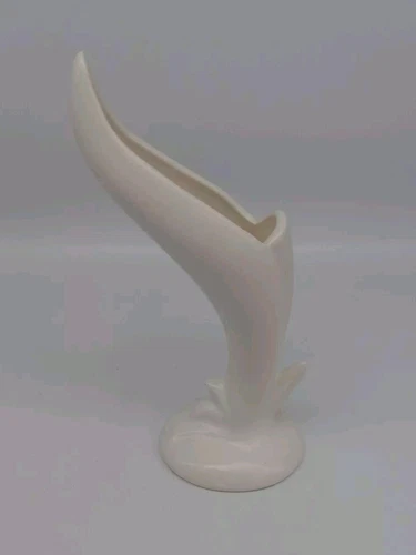 Beautiful Bird of Paradise Vase, 7.75” High Van Briggle Style 1980’s Excellent