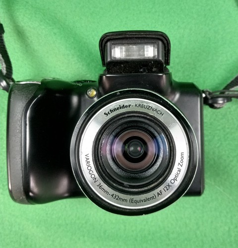 Kodak EasyShare Z712 IS 7.1 Megapixel Digital Camera - Picture 2 of 11