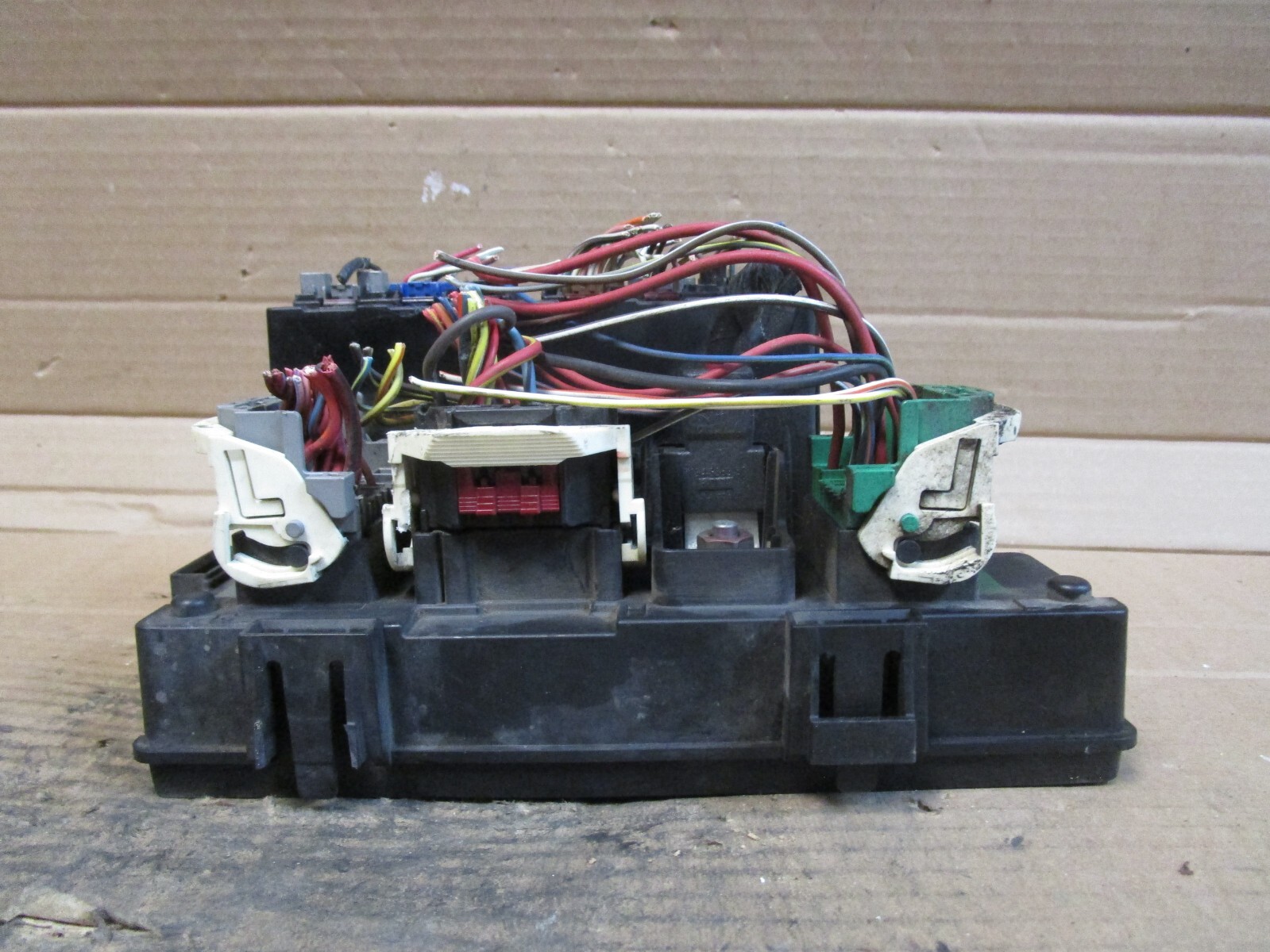 06-10 Chrysler PT Cruiser Totally Integrated Power Module Fuse Box TIPM 56049719