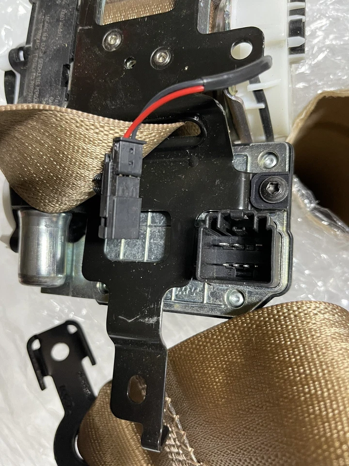 Cinturón de seguridad Cadillac Escalade 2015-2020 delantero derecho e izquierdo marrón tensión automática OEM Foto 3 de 3