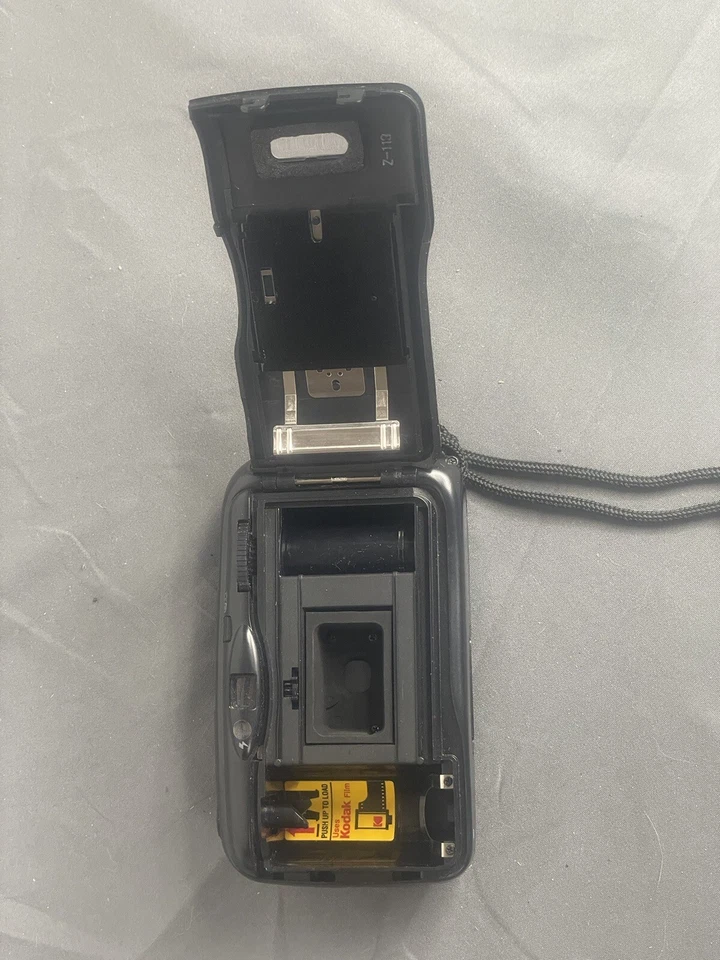 Vintage Kodak Cameo Focus Free 35mm Point & Shoot Camera W/ Flash - Image 4 of 4