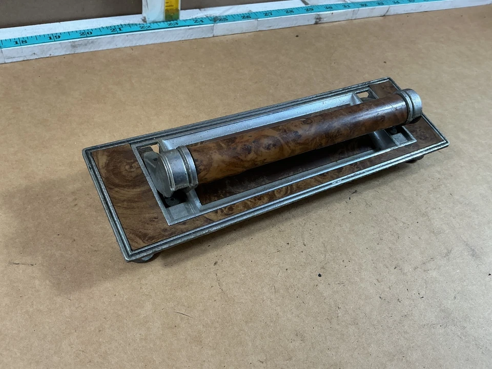 Cadillac Fleetwood 1977-1979 panel de puerta lateral del pasajero delantero derecho manija de tracción Foto 3 de 4