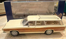 BOS 1968 Ford LTD Country Squire 1:43 White/Brown Diecast, Best of Show, Case