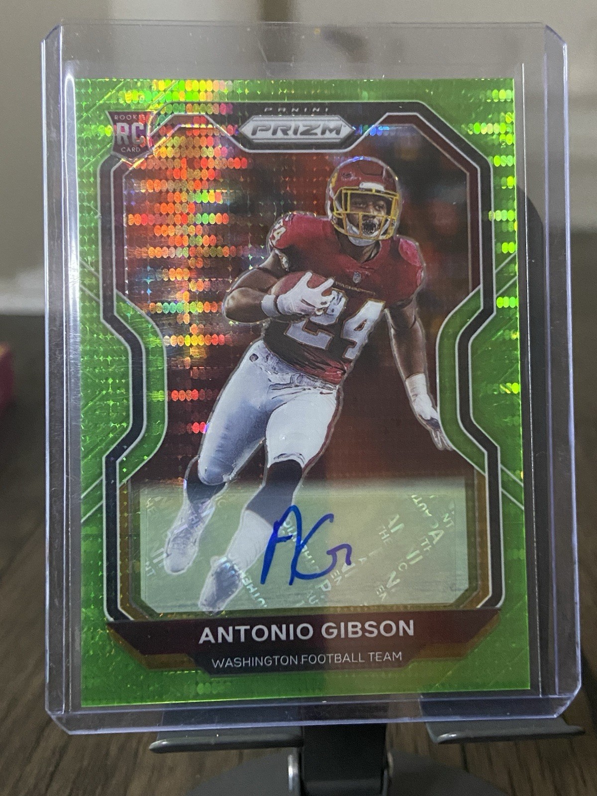 2020 Panini Prizm - Rookie Antonio Gibson #384 Neon Green Pulsar Prizm Auto