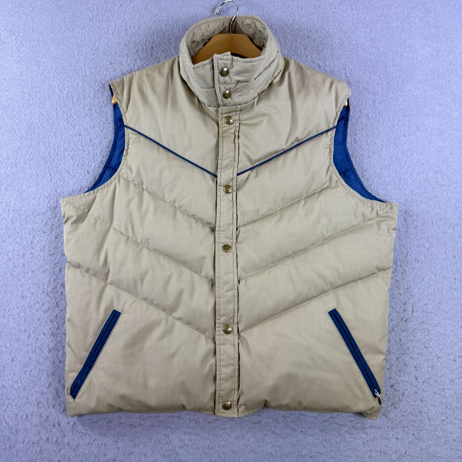 Vintage Woolrich Men's Down Puffer Vest Tan Khaki Size L Insulated Snap Outdoors
Opens in a new wind