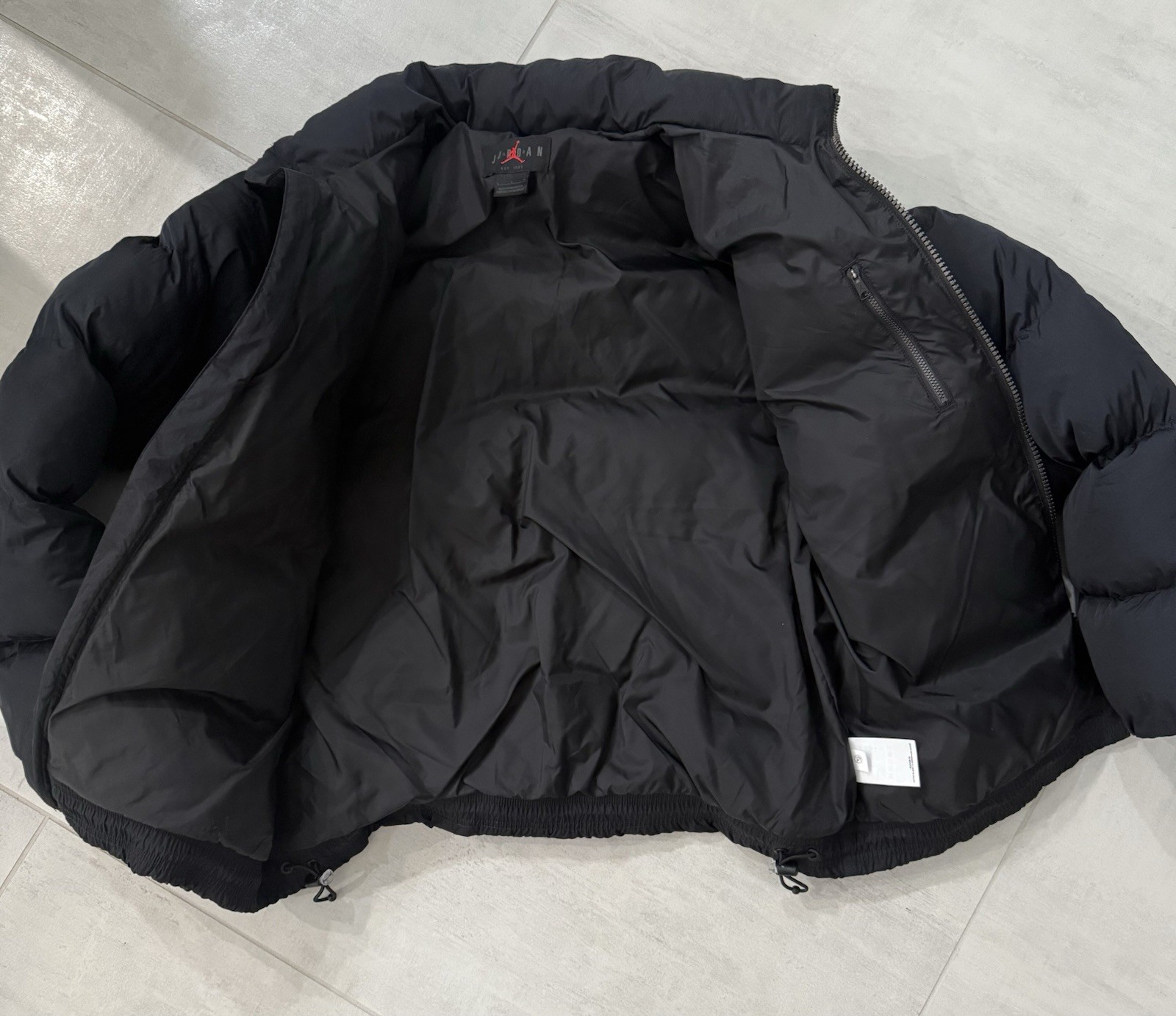 SACAI X NIKE Nike Air Jordan Essentials Jumpman Puffer Jacket. Nero. FB7331 010 Uomo Taglia L