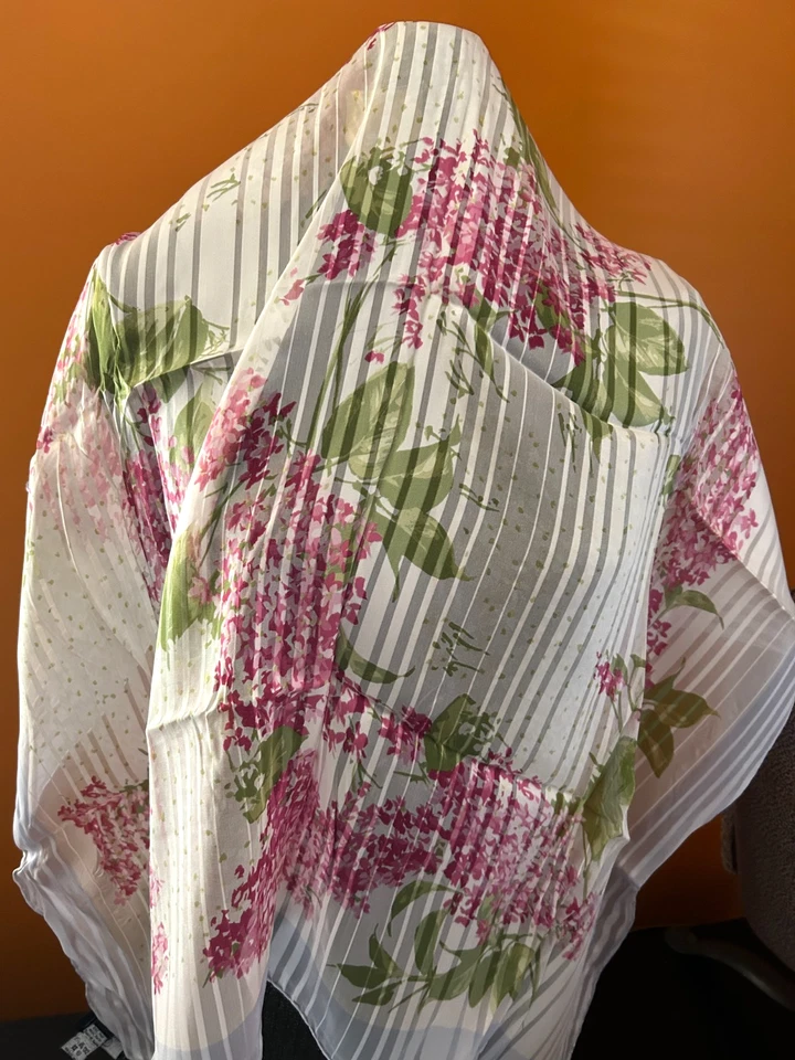 BUFANDA FLORAL SEDA VALENTINO VINTAGE ITALIA 31 X 33 PAQUETE ORIGINAL Foto 2 de 4