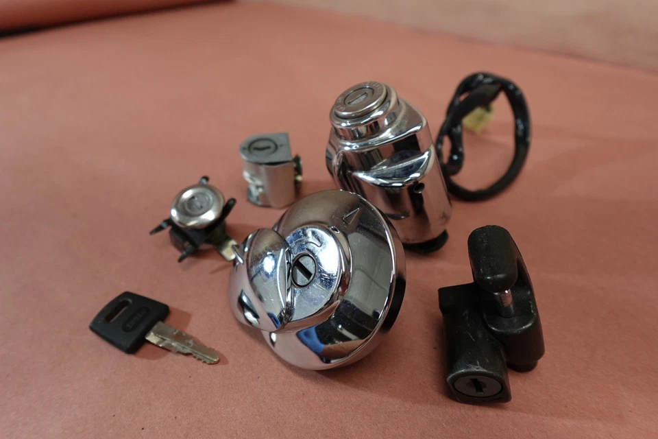 2000-2007 Honda Shadow Sabre VT1100 VT1100C2 Ignition Lock Key Set Gas Cap - Image 2 of 4