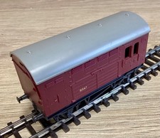 TRI-ANG HORNBY R123 MODEL RAILWAY OO GAUGE BR HORSE BOX B547 (MAROON) - IN BOX