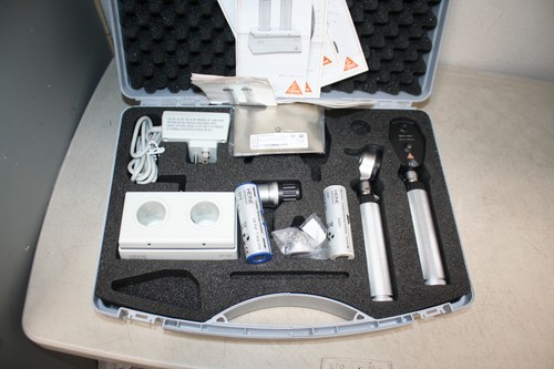 Oftalmoscopio y otoscopio Heine Beta 200 con estación de carga NT200 y estuche - probado - Imagen 2 de 17